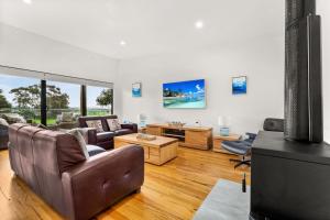 a living room with a couch and a tv at Castlebay in Wimbledon Heights