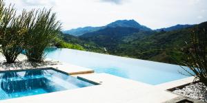 a swimming pool with a view of a mountain at Hacienda Buenavista in Quimbaya