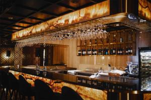 泗水瓦萨酒店酒廊或酒吧区