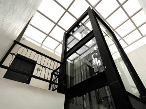 a room with a glass door with a window at Apartment in the touristic heart of Mexico City in Mexico City