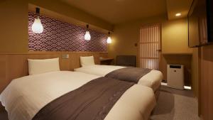 Postel nebo postele na pokoji v ubytování Sakura Sky Hotel