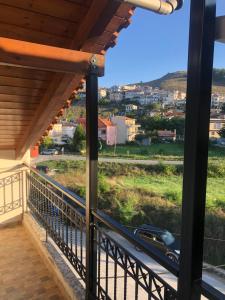Kép Όμορφη σοφίτα 5λεπτά από το κέντρο της πόλης szállásáról Joáninában a galériában