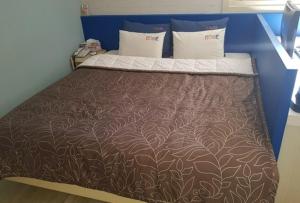 Postel nebo postele na pokoji v ubytování Cube Hotel