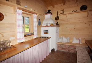 a kitchen with a bar in a wooden cabin at Ferienwohnungen Rosenegger in Staudach-Egerndach