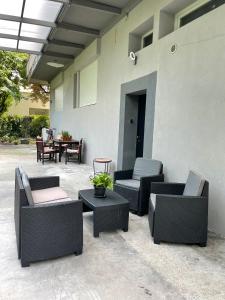 a patio with chairs and tables and a building at Da Lenny the Grey Apartment in Treviso