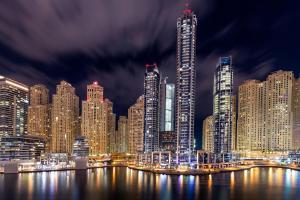 Nespecifikovaný výhled na destinaci Dubaj nebo výhled na město při pohledu z hotelu