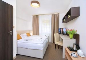 Posteľ alebo postele v izbe v ubytovaní Hotel Hradec