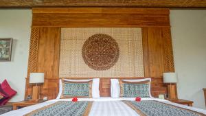 Ein Bett oder Betten in einem Zimmer der Unterkunft Sakti Garden Resort & Spa