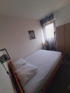 Llit o llits en una habitació de Appartement Moderne, face à la Mer