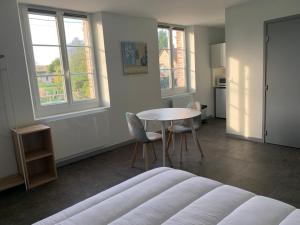 a room with a bed and a table and chairs at Studio Soligny in Soligny-les-Étangs