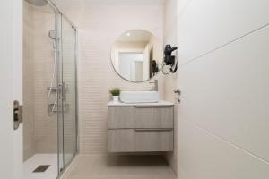 Kúpeľňa v ubytovaní Suite Homes Marbella Beach 605