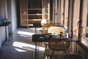 Posedenie v ubytovaní ORA Hotel Priorat, a Member of Design Hotels