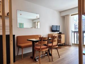 a dining room with a table and chairs at Deauville centre et mer in Deauville