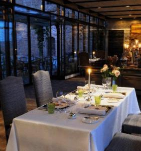 A restaurant or other place to eat at Antica Corte Pallavicina Relais 