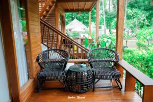 Rõdu või terrass majutusasutuses Sadev Resort
