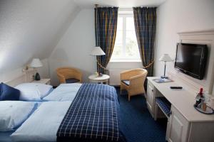 Ένα ή περισσότερα κρεβάτια σε δωμάτιο στο Hotel Altes Land