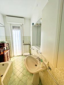 a bathroom with a sink and a tub and a toilet at Appartamenti Poggio di Giano in Poiano
