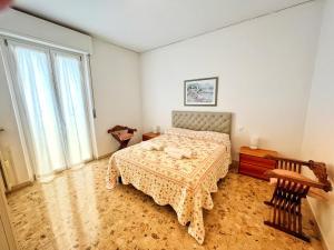 a bedroom with a bed and a table and windows at Appartamenti Poggio di Giano in Poiano