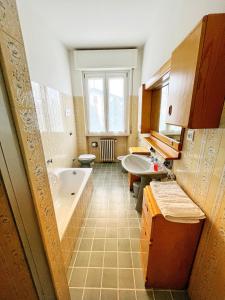 a bathroom with a tub and a sink and a bath tub at Appartamenti Poggio di Giano in Poiano