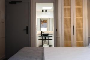 Posteľ alebo postele v izbe v ubytovaní ORA Hotel Priorat, a Member of Design Hotels