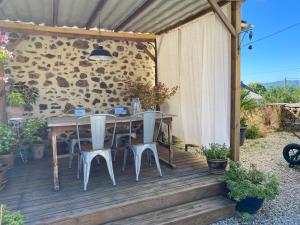 Patio nebo venkovní prostory v ubytování Gîte Maison Maitri