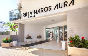a woman walks into the entrance of a shopping mall at Hotel RH Vinarós Aura in Vinarós