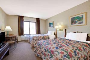 Voodi või voodid majutusasutuse Days Inn by Wyndham Parsippany toas