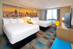 Postel nebo postele na pokoji v ubytování Days Inn by Wyndham Parsippany + 11 fotografií