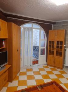 a living room with an open door to a room at Gyöngyvirág Apartment in Romhány