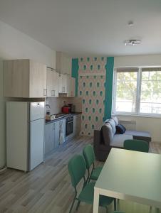 Kuchyňa alebo kuchynka v ubytovaní Happy Bunnies Apartman II - Siófok