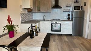A kitchen or kitchenette at ONLY THE BEST 5 tra Venezia e Treviso