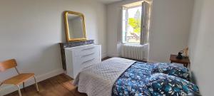 Posteľ alebo postele v izbe v ubytovaní Les Hauts de St Jacques maison d'exception 300m2, jardin arboré 2000m2