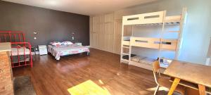 Posteľ alebo postele v izbe v ubytovaní Les Hauts de St Jacques maison d'exception 300m2, jardin arboré 2000m2