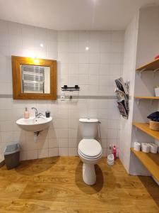 Kúpeľňa v ubytovaní Les Hauts de St Jacques maison d'exception 300m2, jardin arboré 2000m2