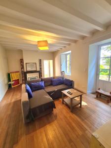 Posedenie v ubytovaní Les Hauts de St Jacques maison d'exception 300m2, jardin arboré 2000m2