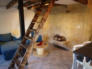 Posedenie v ubytovaní Gîte avec spa et sauna Aux champs des Amours