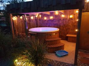 Vonkajšia záhrada v ubytovaní Gîte avec spa et sauna Aux champs des Amours