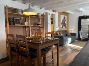 a living room with a table and chairs and a couch at APARTAMENTO LUCÍA Y ALISA in Inogés