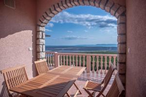 Fotografie z fotogalerie ubytování Apartmani Dojmi 3 v destinaci Šmrika
