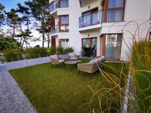 Vonkajšia záhrada v ubytovaní Gold Apartment B29 Let's Sea Baltic Park Gąski
