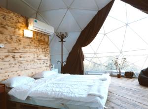 Voodi või voodid majutusasutuse Elsesi Racha Glamping toas