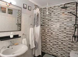 Zdjęcie z galerii obiektu Immaculate House in Montejaque Sleeps 6 w mieście Montejaque