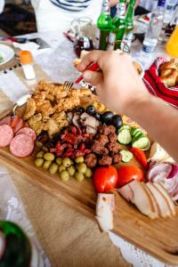 Φωτογραφία από το άλμπουμ του Casa VLC Punct Gastronomic Local Bilbor σε Rocoteaş