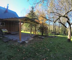 Vonkajšia záhrada v ubytovaní Domek NAD STRUMIENIEM