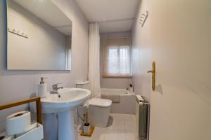 Koupelna v ubytování Chalet con piscina en entorno idílico