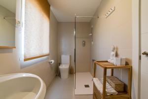 Koupelna v ubytování Chalet con piscina en entorno idílico