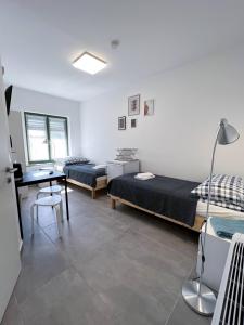 Postel nebo postele na pokoji v ubytování Lujza Apartman