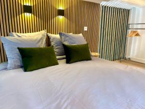 Posteľ alebo postele v izbe v ubytovaní SV - l’Experience Design Duplex in Marseille