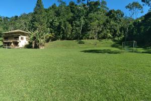 Um jardim em Vista Linda Hotel