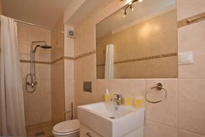 Kúpeľňa v ubytovaní Rotondo Apartments + 25 fotografií